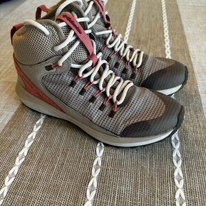 Columbia Women's Trailstorm Mid Waterproof Hiking Shoe Size 9